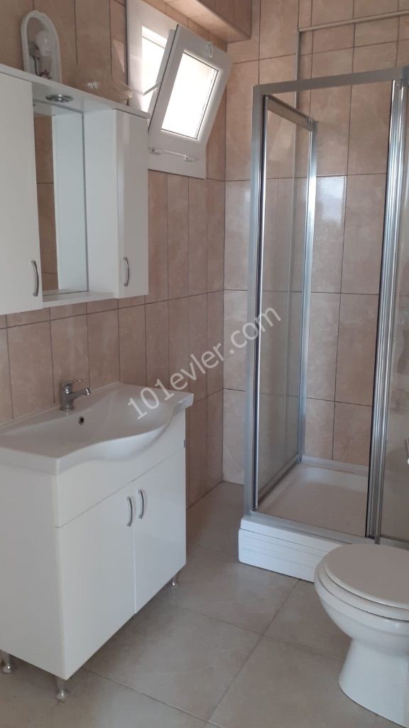 Karaoğlanoğlu S bölgesinde havuzlu site içerisinde şömineli teras kullanımı daireye ait eşyasız 2+1 kiralık daire