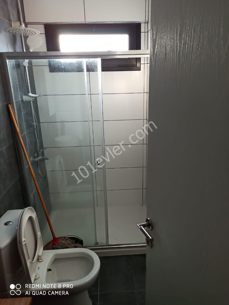 Lefkoşa terminal bölgesinde asansörlü binada eşyalı 2+1 eşyalı kiralık daire 