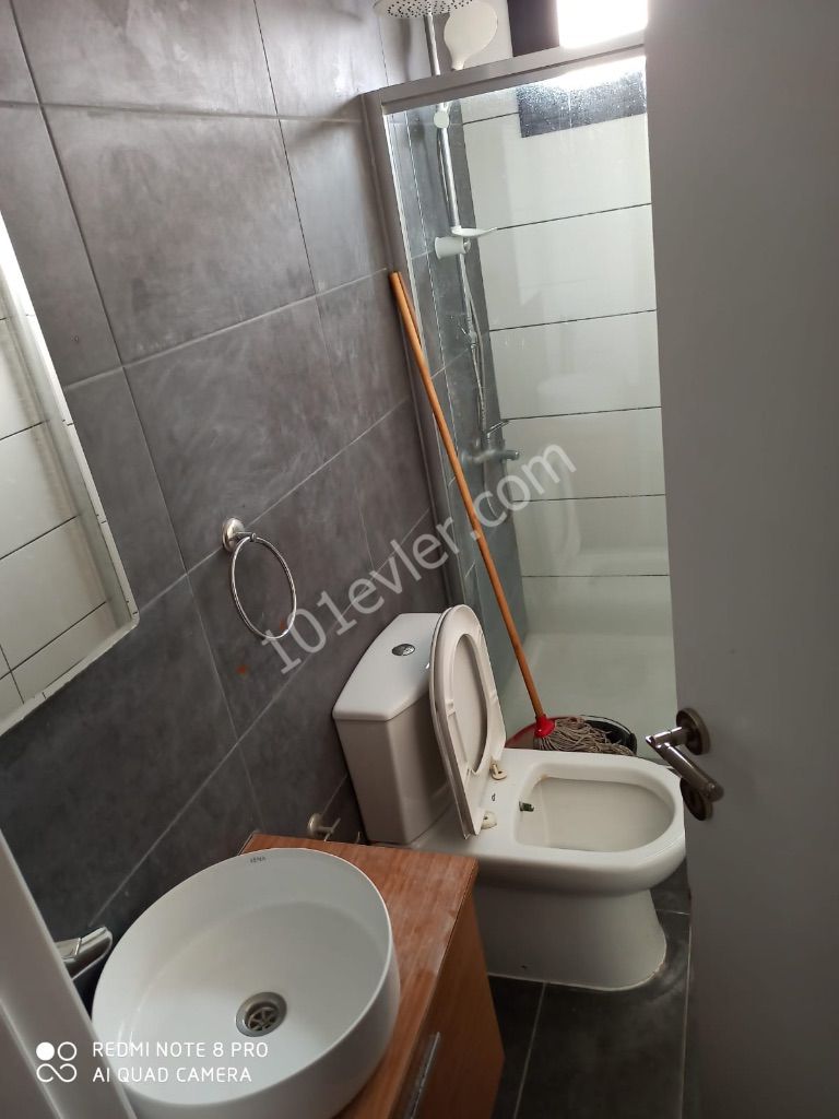 Lefkoşa terminal bölgesinde asansörlü binada eşyalı 2+1 eşyalı kiralık daire 