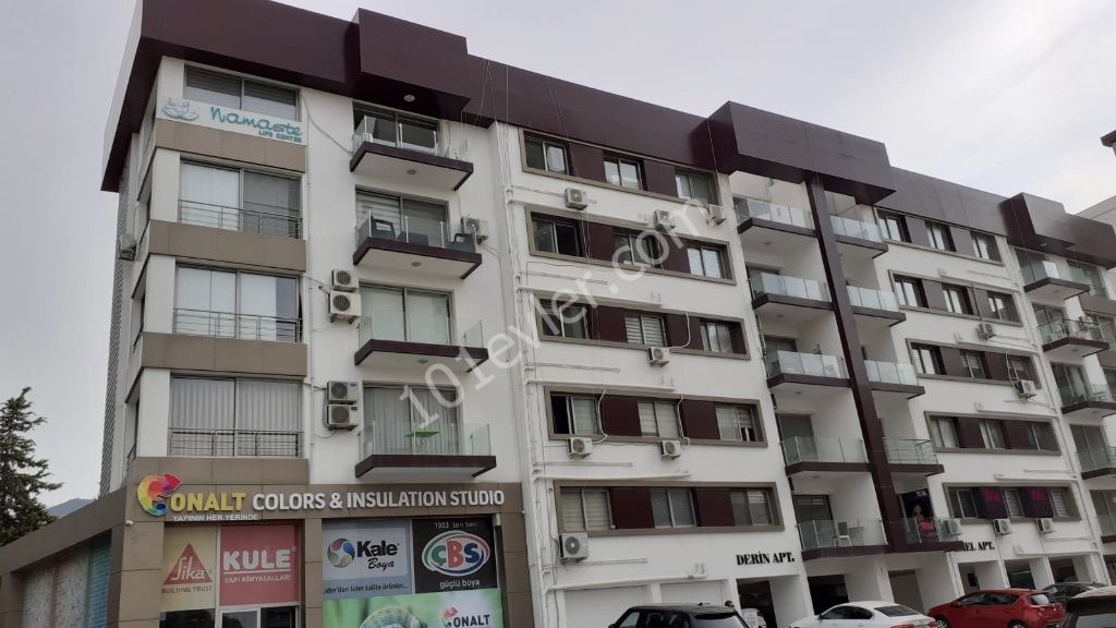 Girne merkezde asansörlü binada eşyalı 1+1 kiralık daire