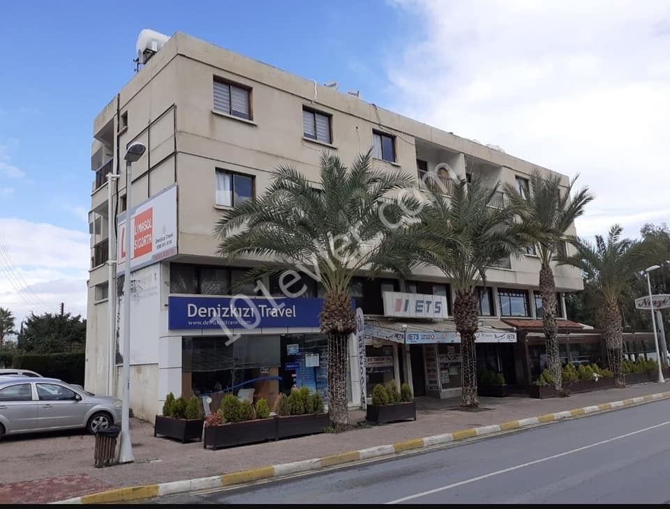 Girne merkezde çarşıya yürüyüş mesafesinde eşyasız kiralık 2+1 daire