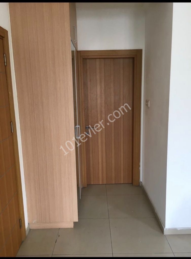 Lefkoşa hastane arkası duraklara yakın eşyalı 2+1 Kiralık daire (6 ay peşin alınacaktır)