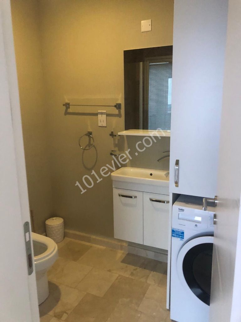 Girne merkezde muhteşem manzaraya sahip lüks eşyalı 2+1 kiralık penthouse 