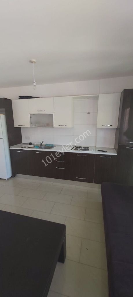 Girne merkezde merkezi lokasyonda 2 + 1 eşyalı kiralık daire