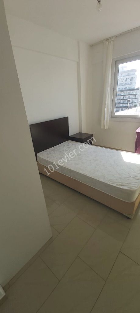 Girne merkezde merkezi lokasyonda 2 + 1 eşyalı kiralık daire