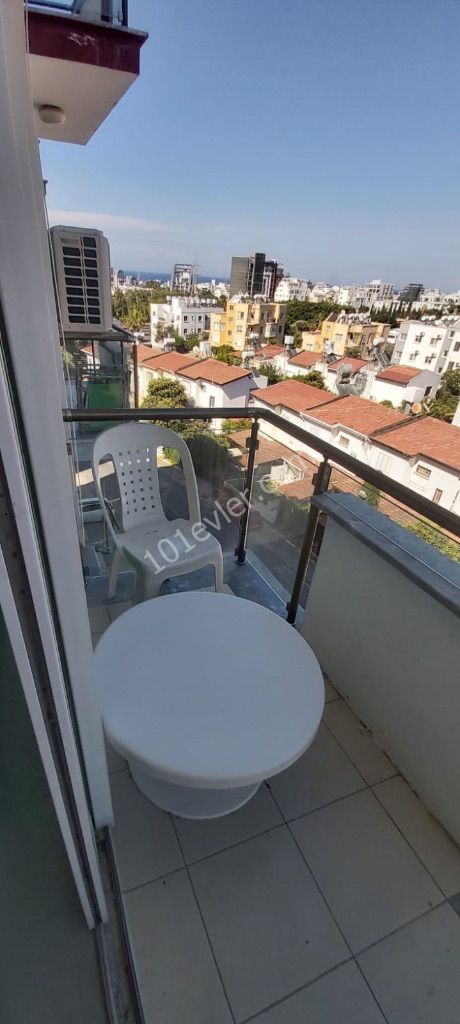 Girne merkezde merkezi lokasyonda 2 + 1 eşyalı kiralık daire