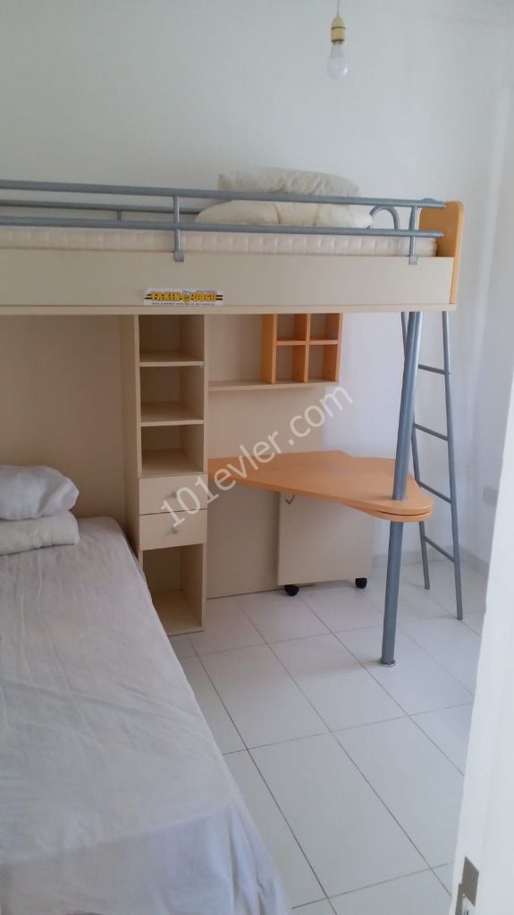 Girne merkezde aslanlı villa arkası 2 + 1 eşyalı kiralık daire