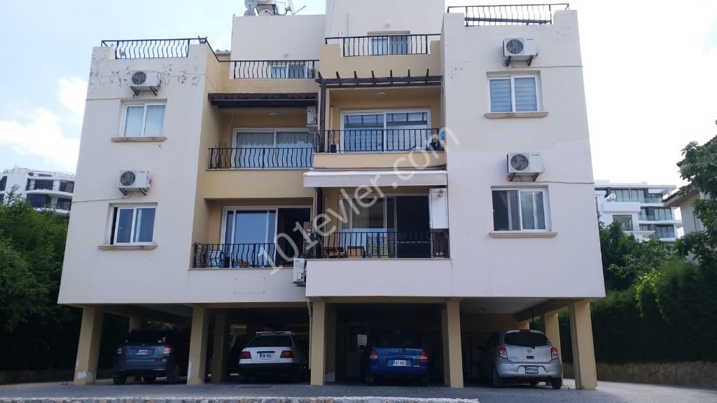 Girne merkezde aslanlı villa arkası 2 + 1 eşyalı kiralık daire