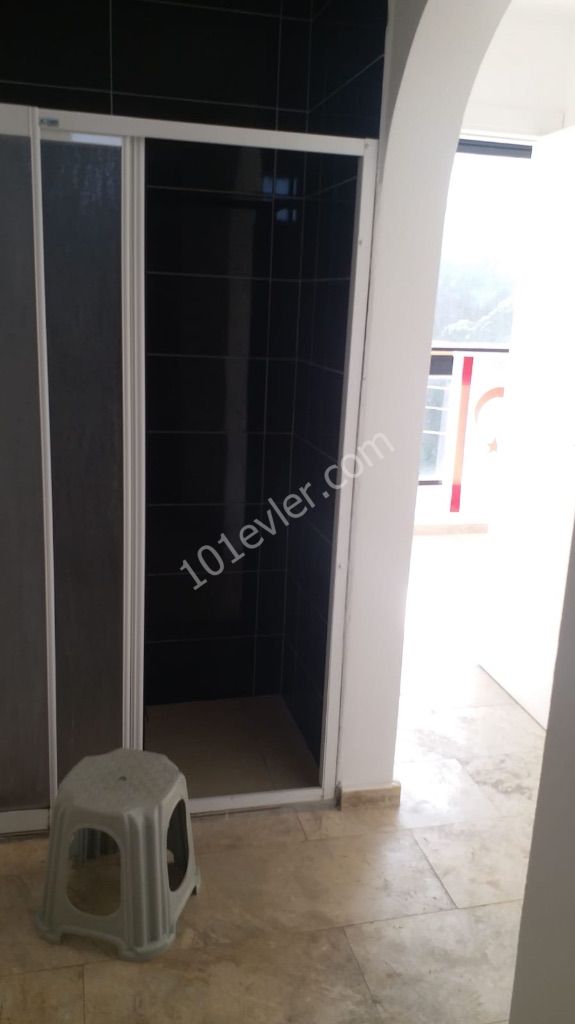 Çatalköy’de mükemmel deniz manzaralı şömineli eşyasız 2 + 1 kiralık daire