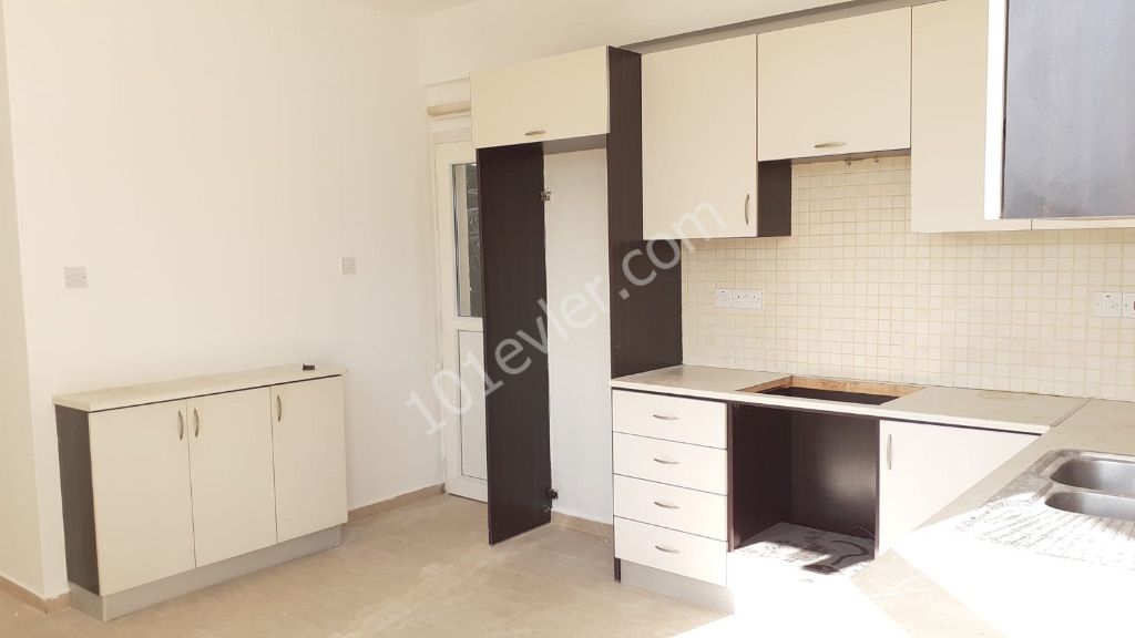 Alsancakta Bahçeli şömineli Denize ve ana yola yakın 3+1 eşyasız kiralık müstakil villa