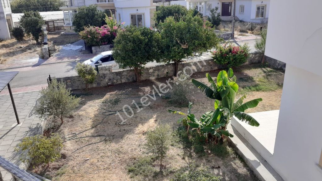 Alsancakta Bahçeli şömineli Denize ve ana yola yakın 3+1 eşyasız kiralık müstakil villa