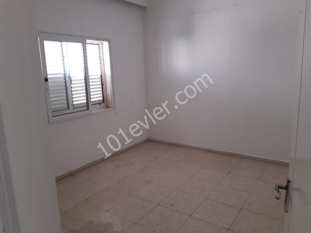 Lefkoşa terminal bölgesinde 3 + 1 eşyasız kiralık daire