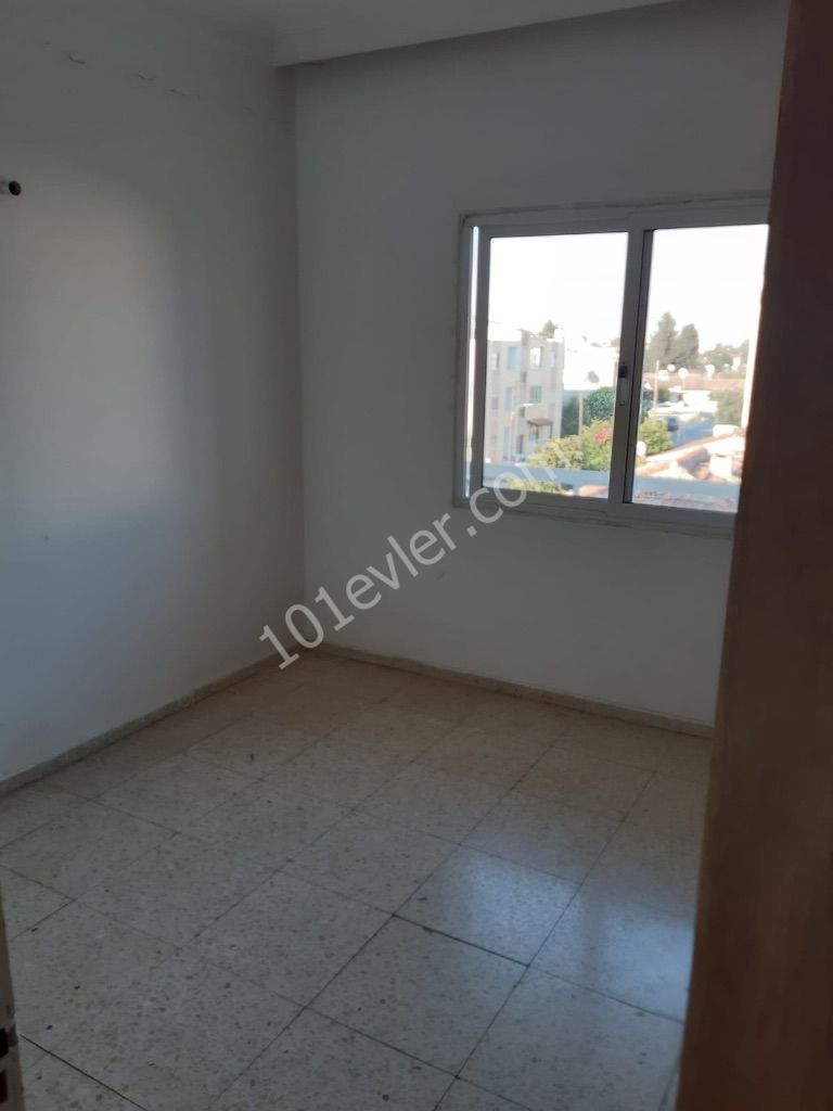 Lefkoşa terminal bölgesinde 3 + 1 eşyasız kiralık daire