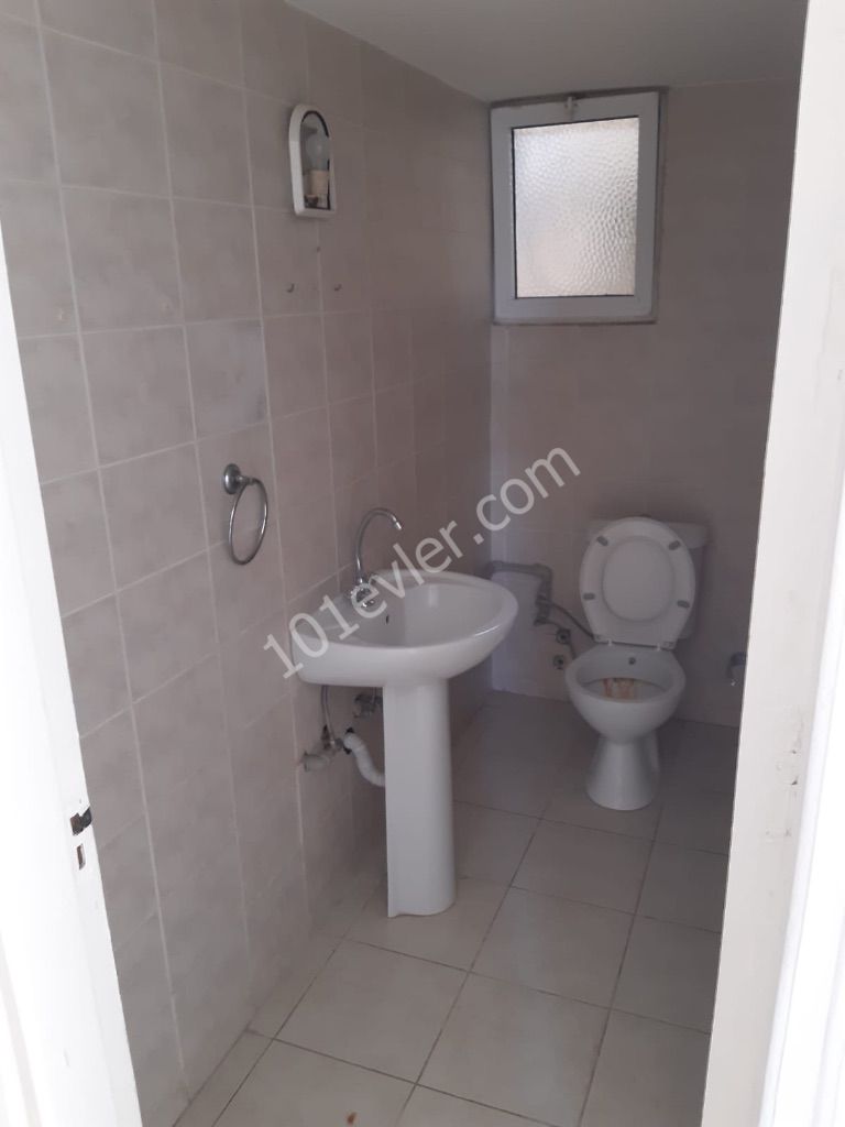 Lefkoşa terminal bölgesinde 3 + 1 eşyasız kiralık daire