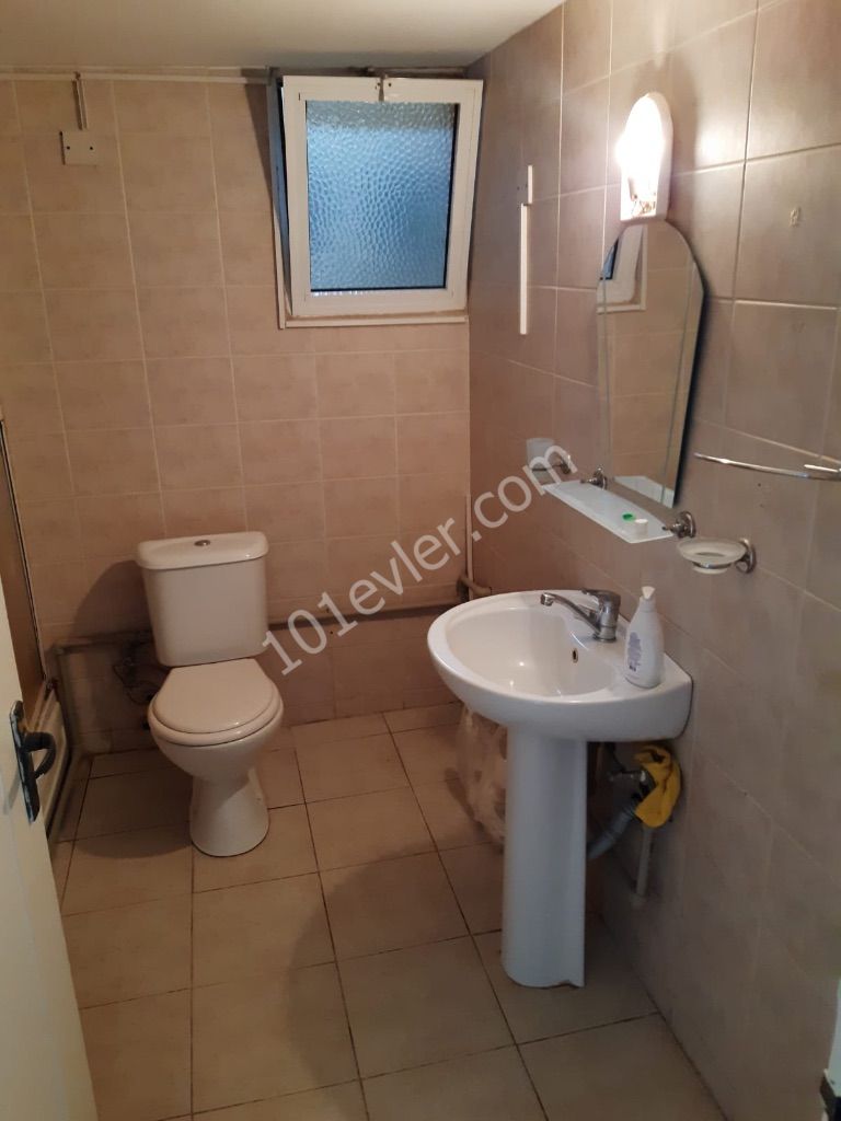 Lefkoşa terminal bölgesinde 3 + 1 eşyasız kiralık daire