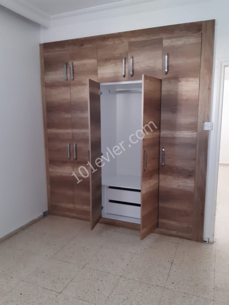 Lefkoşa terminal bölgesinde 3 + 1 eşyasız kiralık daire