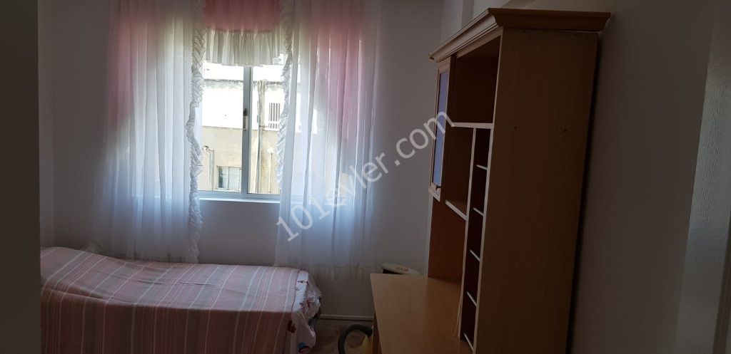 Lefkoşa dereboyunda Golden tulip otel karşısı eşyalı  3+1 kiralık daire