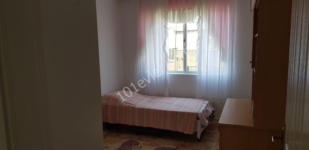 Lefkoşa dereboyunda Golden tulip otel karşısı eşyalı  3+1 kiralık daire