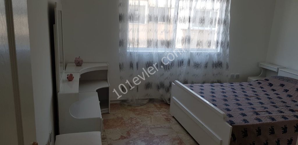 Lefkoşa dereboyunda Golden tulip otel karşısı eşyalı  3+1 kiralık daire