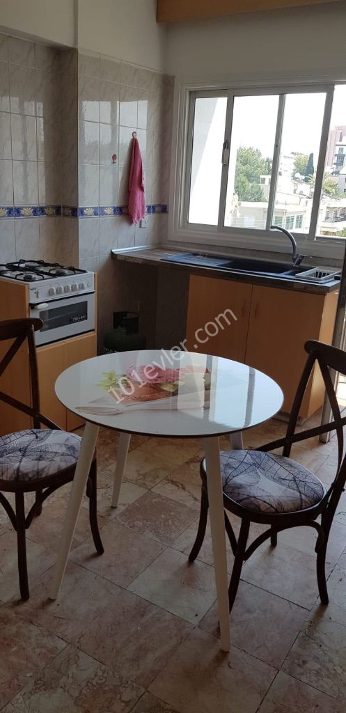 Lefkoşa dereboyunda Golden tulip otel karşısı eşyalı  3+1 kiralık daire