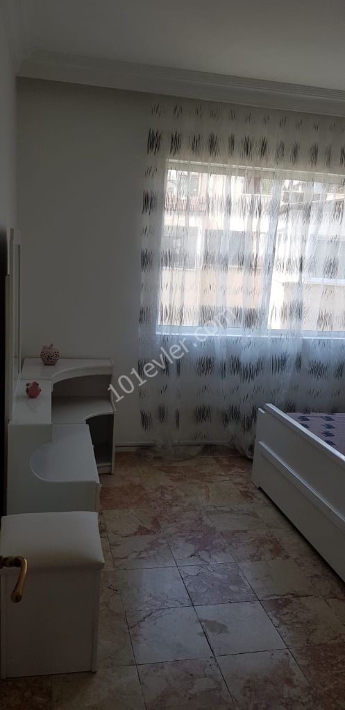 Lefkoşa dereboyunda Golden tulip otel karşısı eşyalı  3+1 kiralık daire