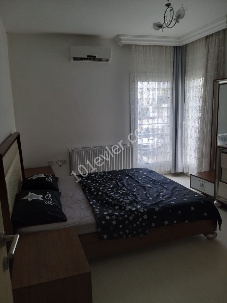 Dikmen lavinyum sitesinde merkezi ısıtma sistemli eşyalı 3+1 kiralık daire