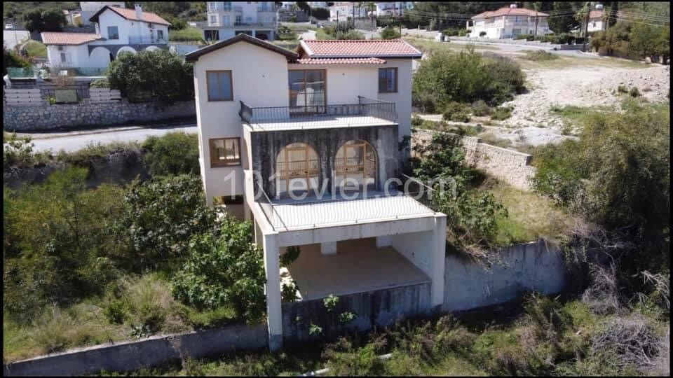 4 + 1 villas for sale in Çatalköy with an equivalent title deed of 80% completed in 1.5 acres of land with excellent sea views ** 