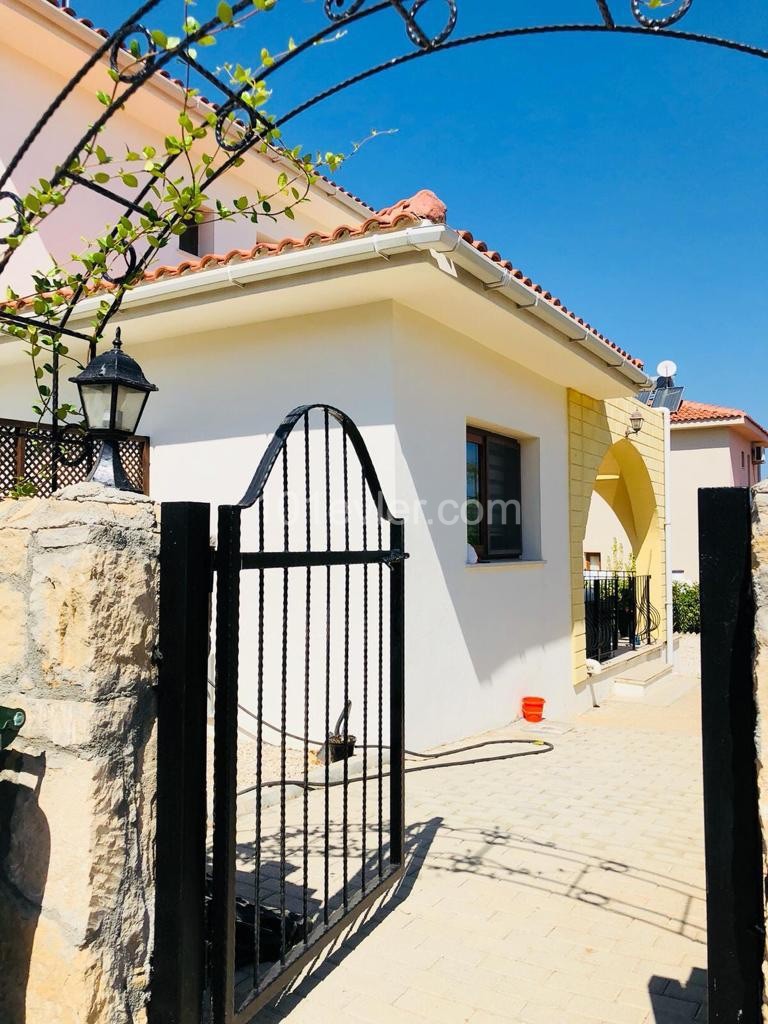 3 + 1 villas for sale in Esentepe with a fully furnished equivalent land plot with a garden 1 minute from the sea ** 