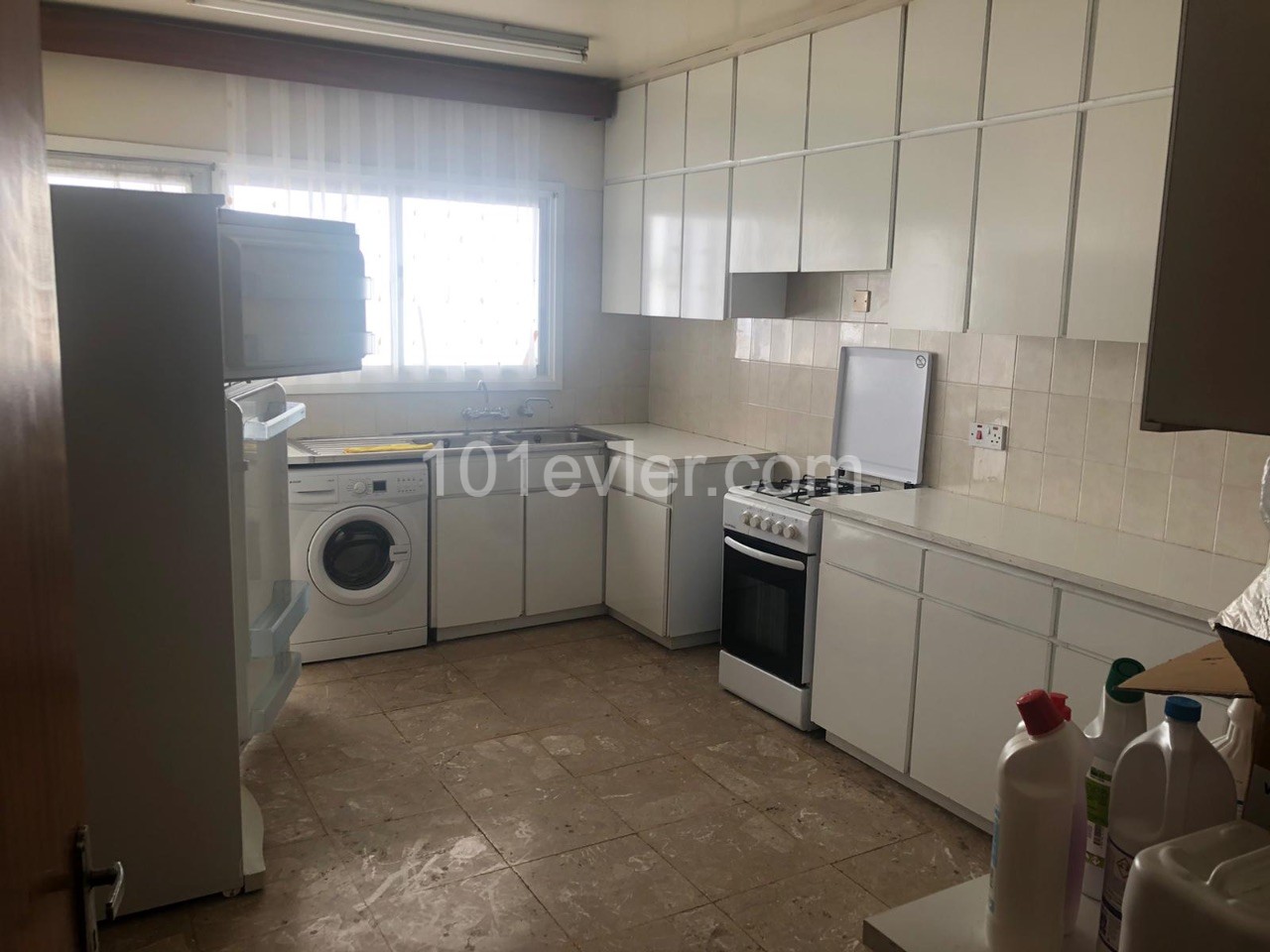 180 m² 3+1 flat for sale with fireplace on the main street in Kyrenia ** 