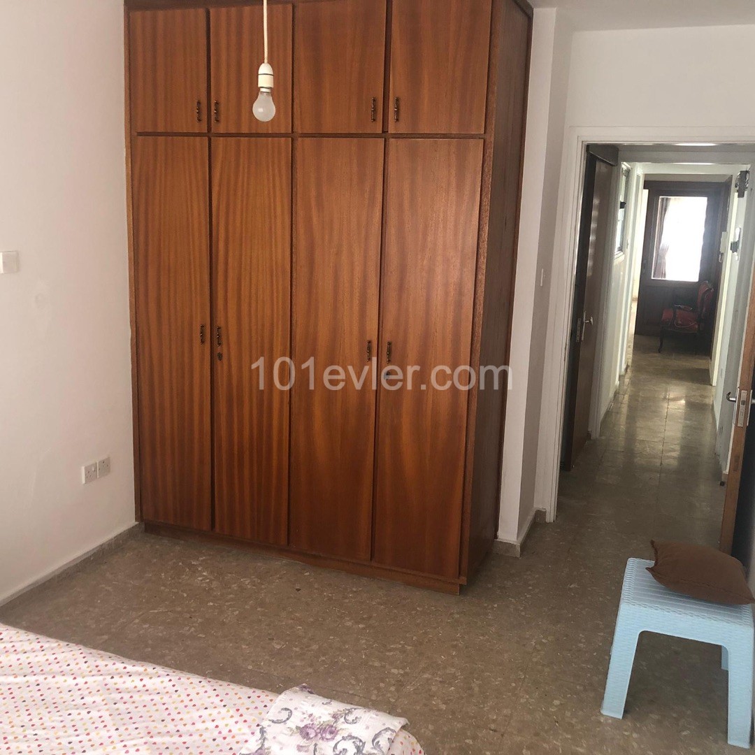 180 m² 3+1 flat for sale with fireplace on the main street in Kyrenia ** 