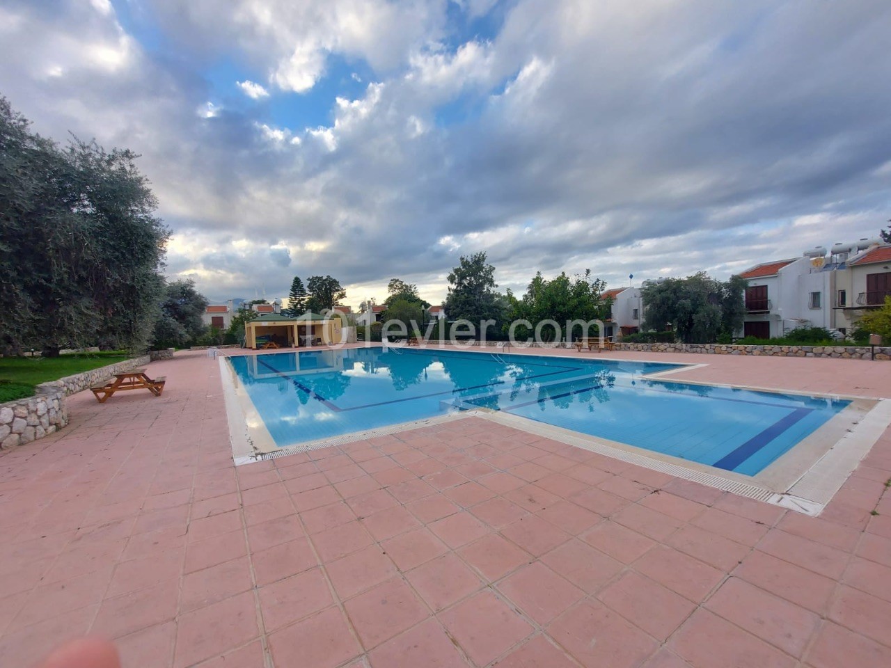 Near Karaoğlanoğlu GAU, in a secure complex with a well-kept pool, 3+1 twin villa with detached garden and fireplace for sale ** 