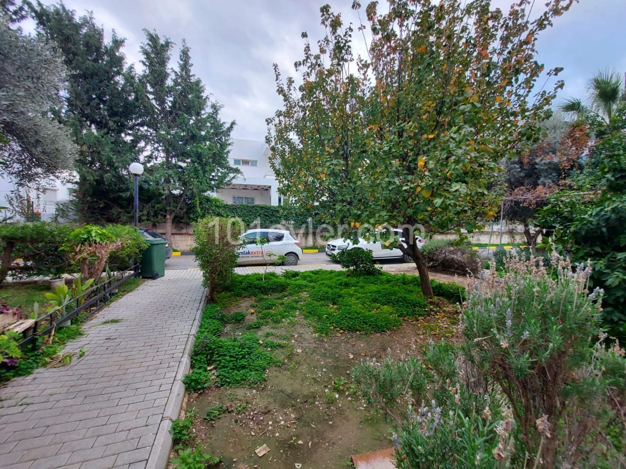 Near Karaoğlanoğlu GAU, in a secure complex with a well-kept pool, 3+1 twin villa with detached garden and fireplace for sale ** 