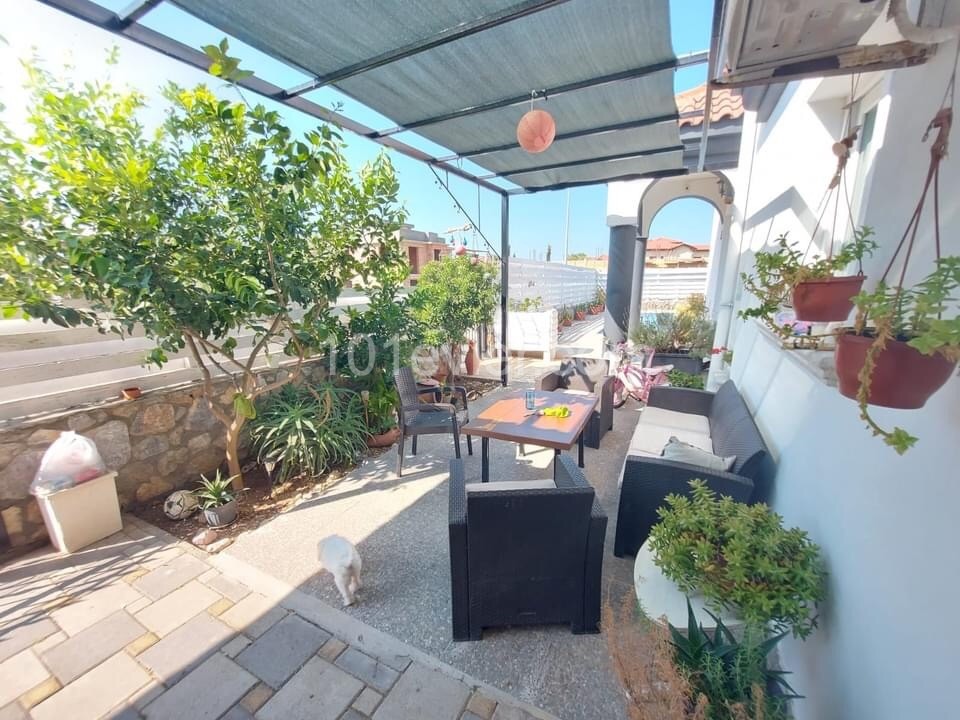 4+1 villa for sale in Alsancak, 2 minutes from the sea, with pool and fireplace ** 