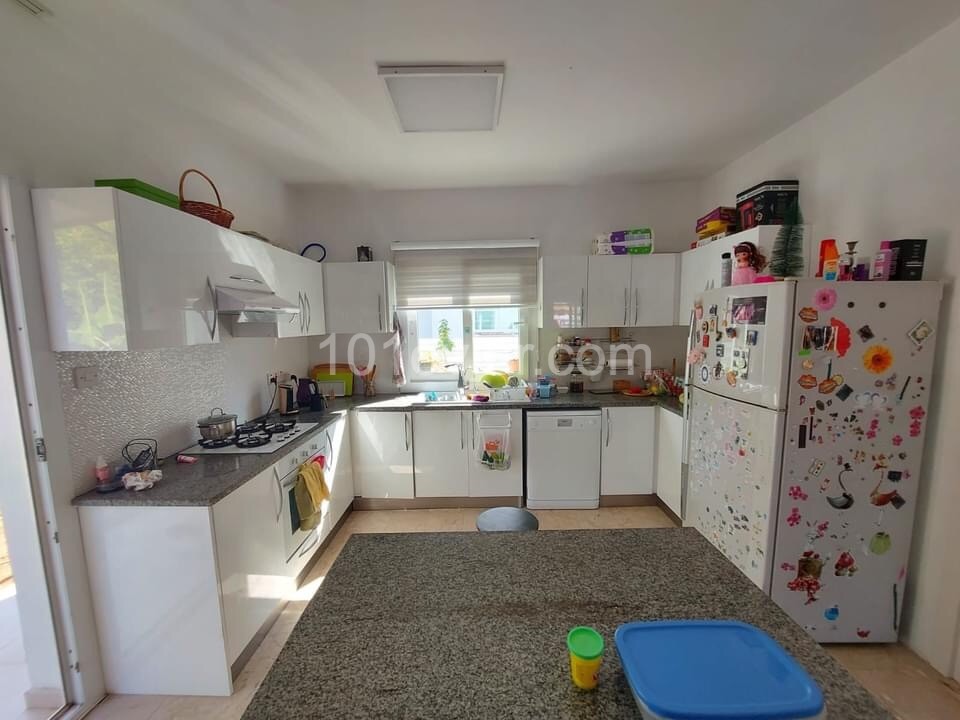 Alsancakta 2 Minuten vom Meer 4 + 1 villa zum Verkauf mit Kamin mit Pool ** 