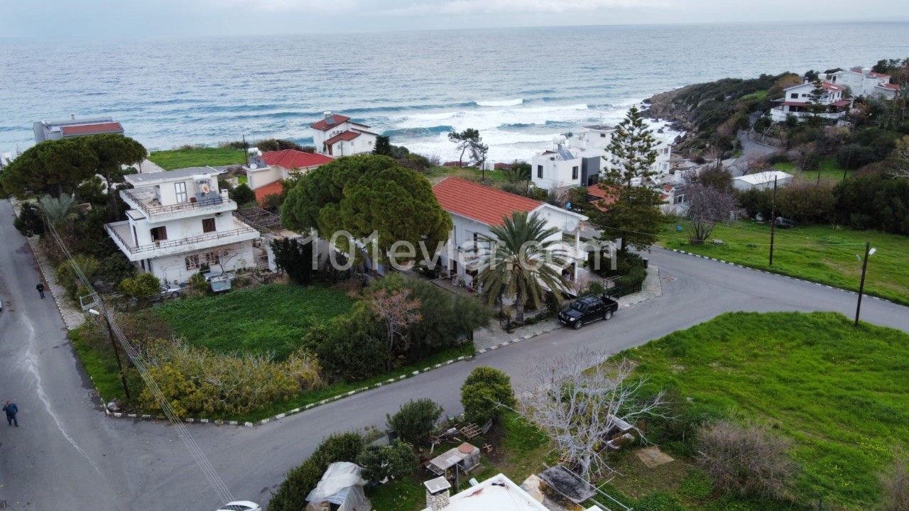 Corner land for sale in Alsancak, 150m away from the sea, 510m2 with 40% zoning ** 