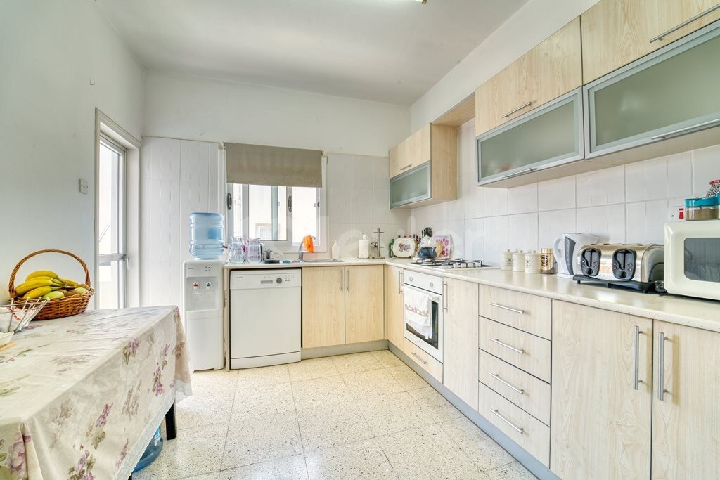 3+1 flat for sale in the center of Kyrenia, centrally located ** 