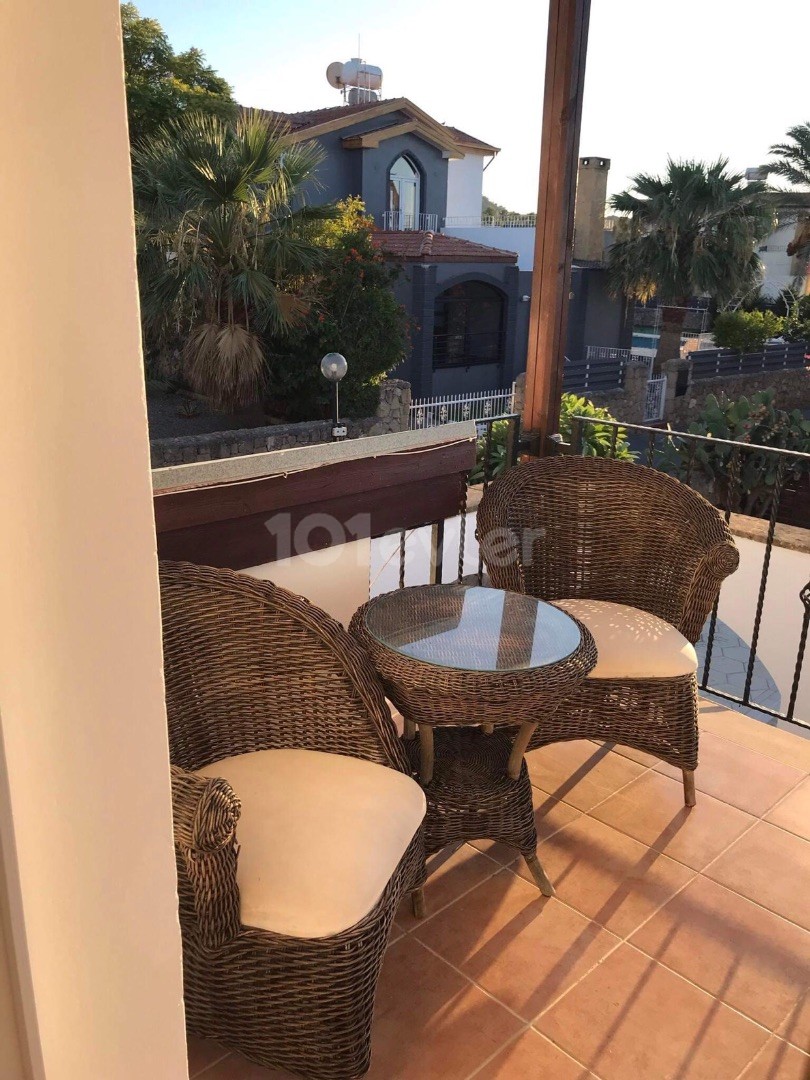 3+1 Villa zu vermieten mit Kamin mit Pool mit Meerblick in Karsiyaka ** 