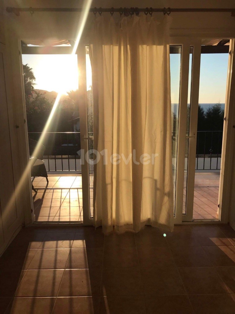 3+1 Villa zu vermieten mit Kamin mit Pool mit Meerblick in Karsiyaka ** 