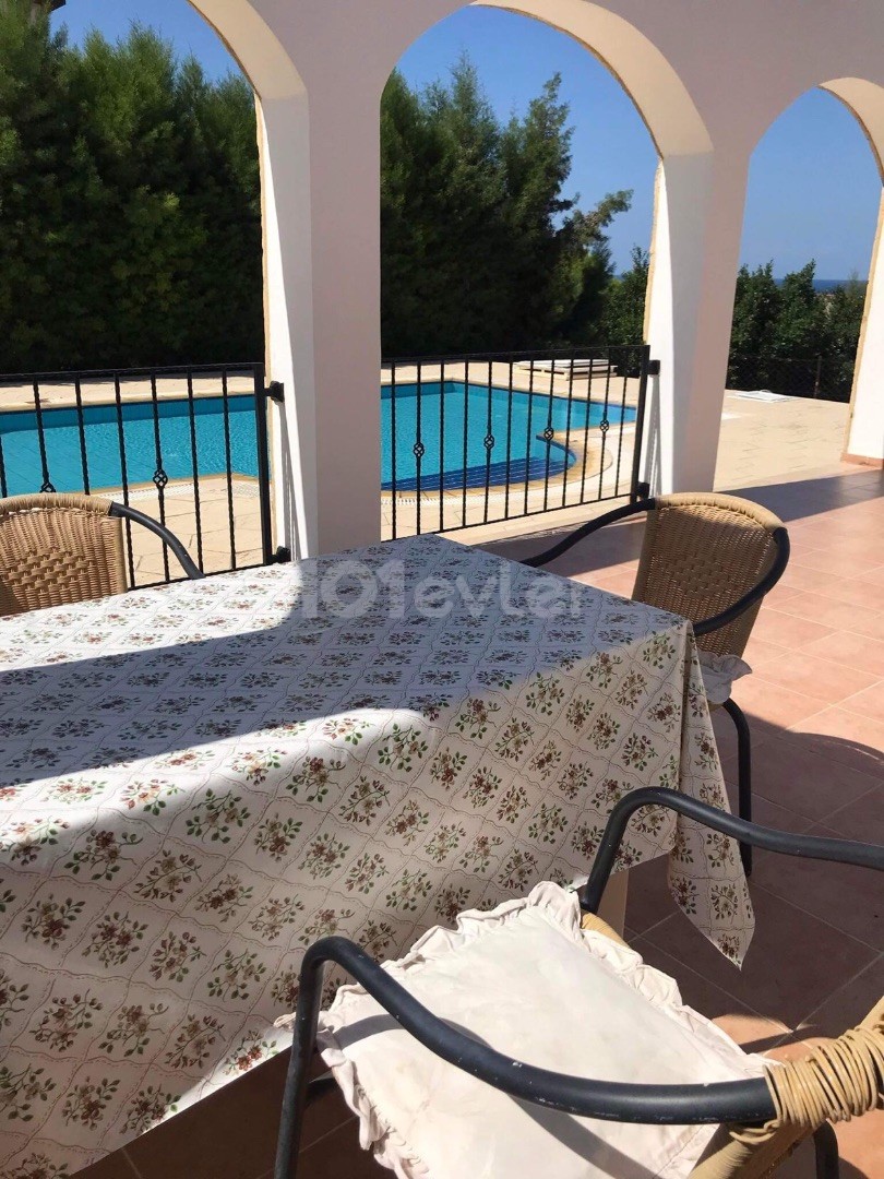 3+1 Villa zu vermieten mit Kamin mit Pool mit Meerblick in Karsiyaka ** 