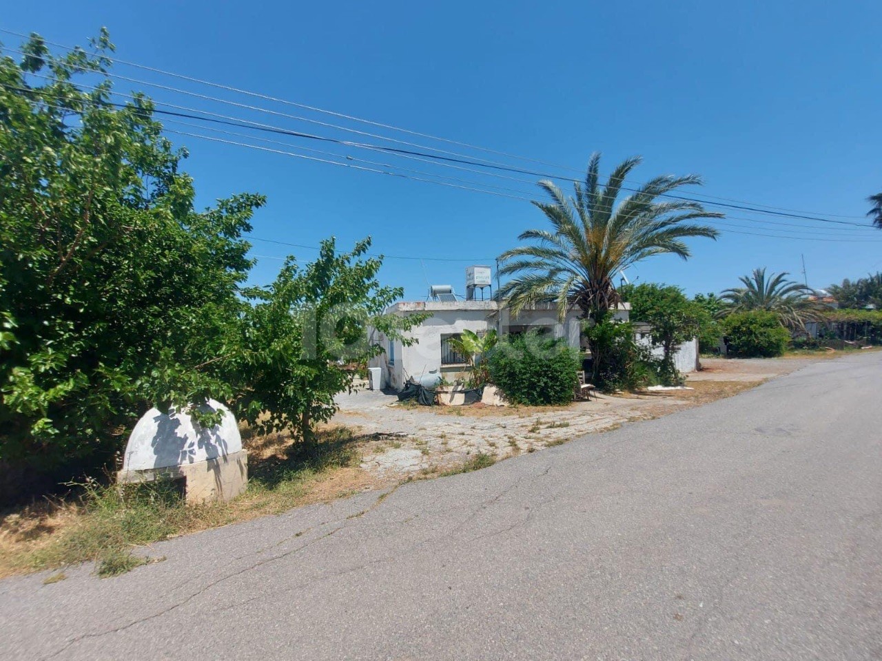 Dorfhaus zum Verkauf am Meer in einem Hektar Land in Karsiyaka ** 