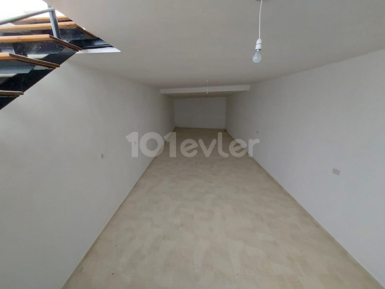 Karaoğlanoğlunda Ana cadde üzerinde Bodrumlu ve Sende Katlı Kiralık (Toplam 145m²)Dükkan 50 m² giriş katı + 25 m² sende katı + 70 m² bodrum 