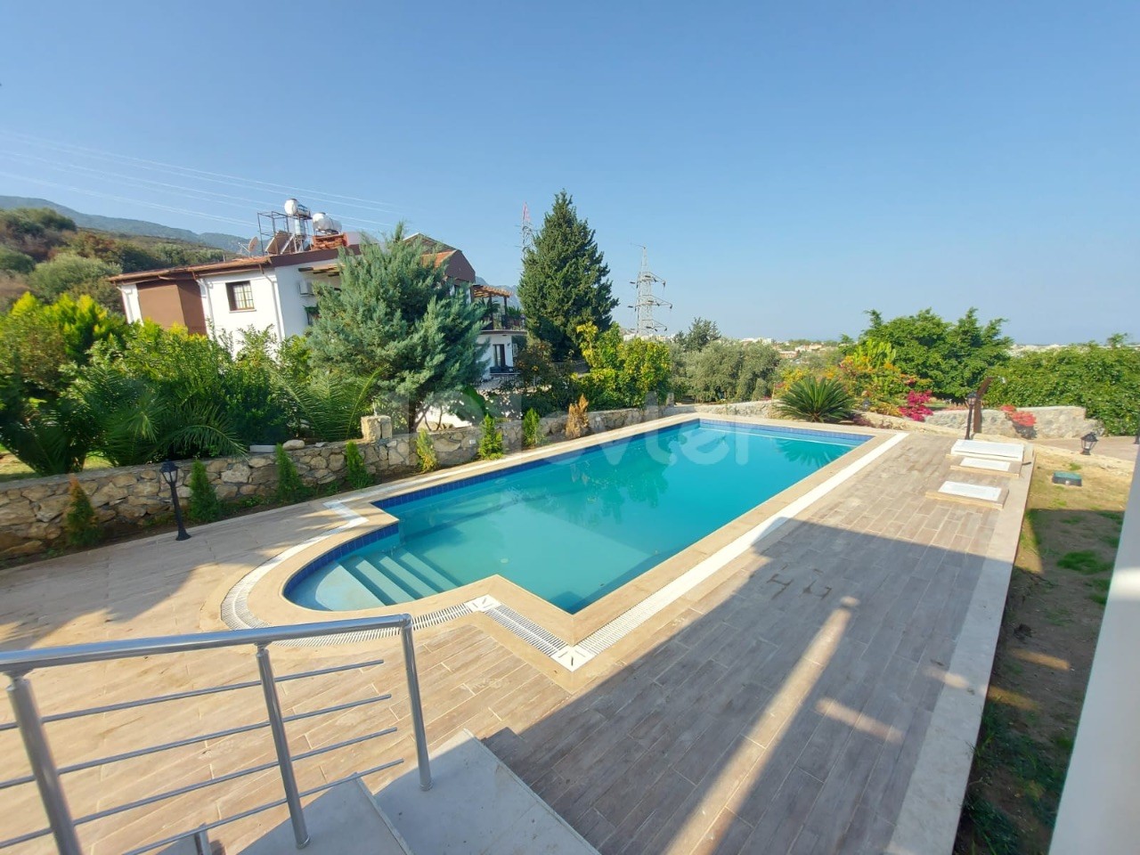 Villa zur Miete in Alsancak mit Meerblick Pool 3+1 Null Luxus möbliert 3 Bäder 