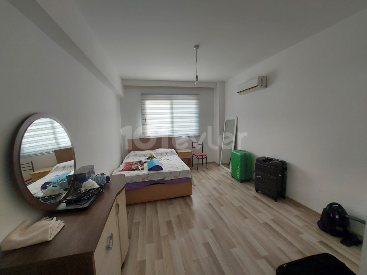 Girne merkezde ortak havuzlu güvenlikli site içerisinde 3 + 1 eşyalı kiralık lüks  daire