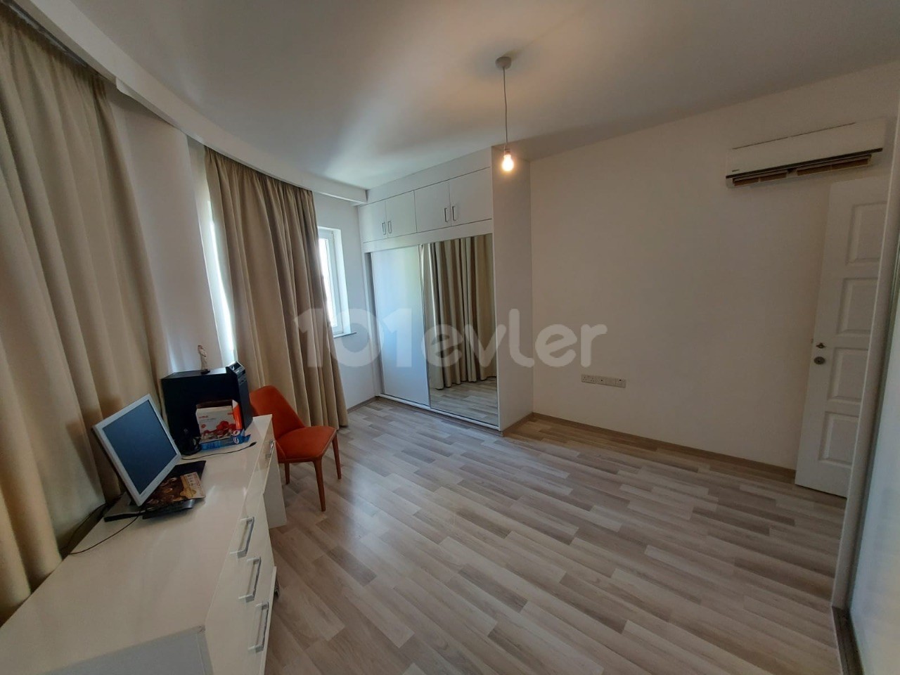 3+1 furnished luxury flat for rent in a secure complex with a communal pool in the center of Kyrenia