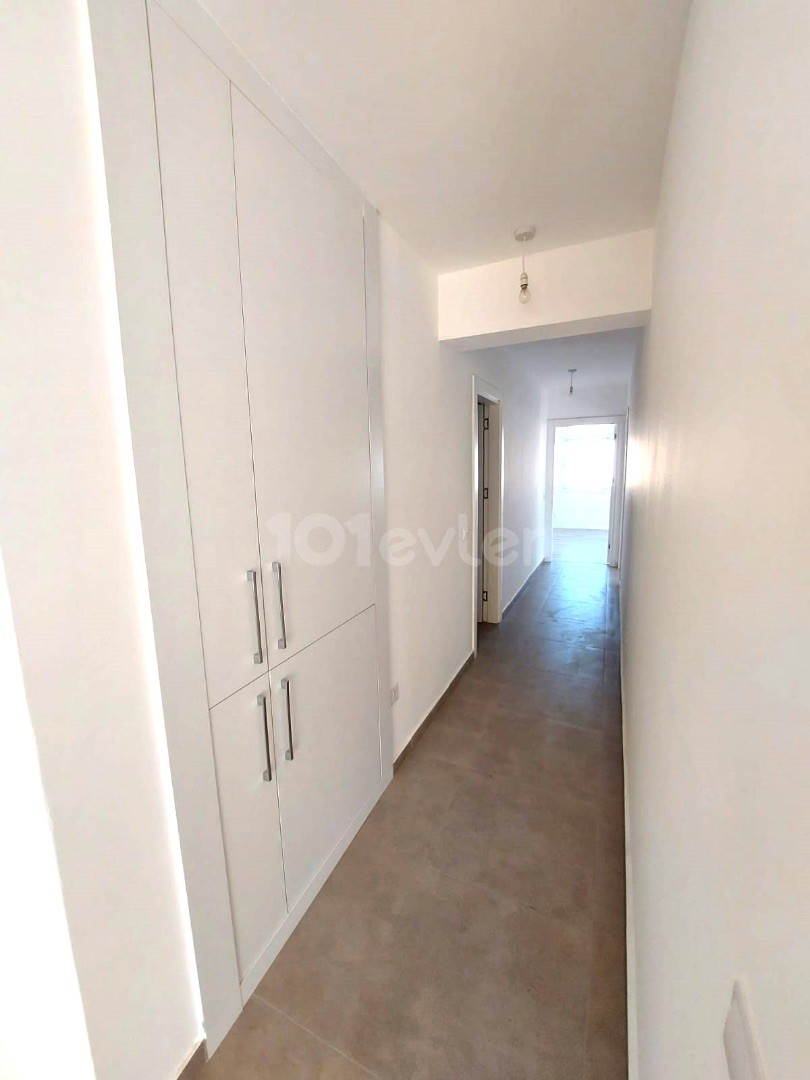 Girne Merkez'de Harika Konumda 2 Banyolu Satılık Lüks 2+1 / 90 m² Daire ..