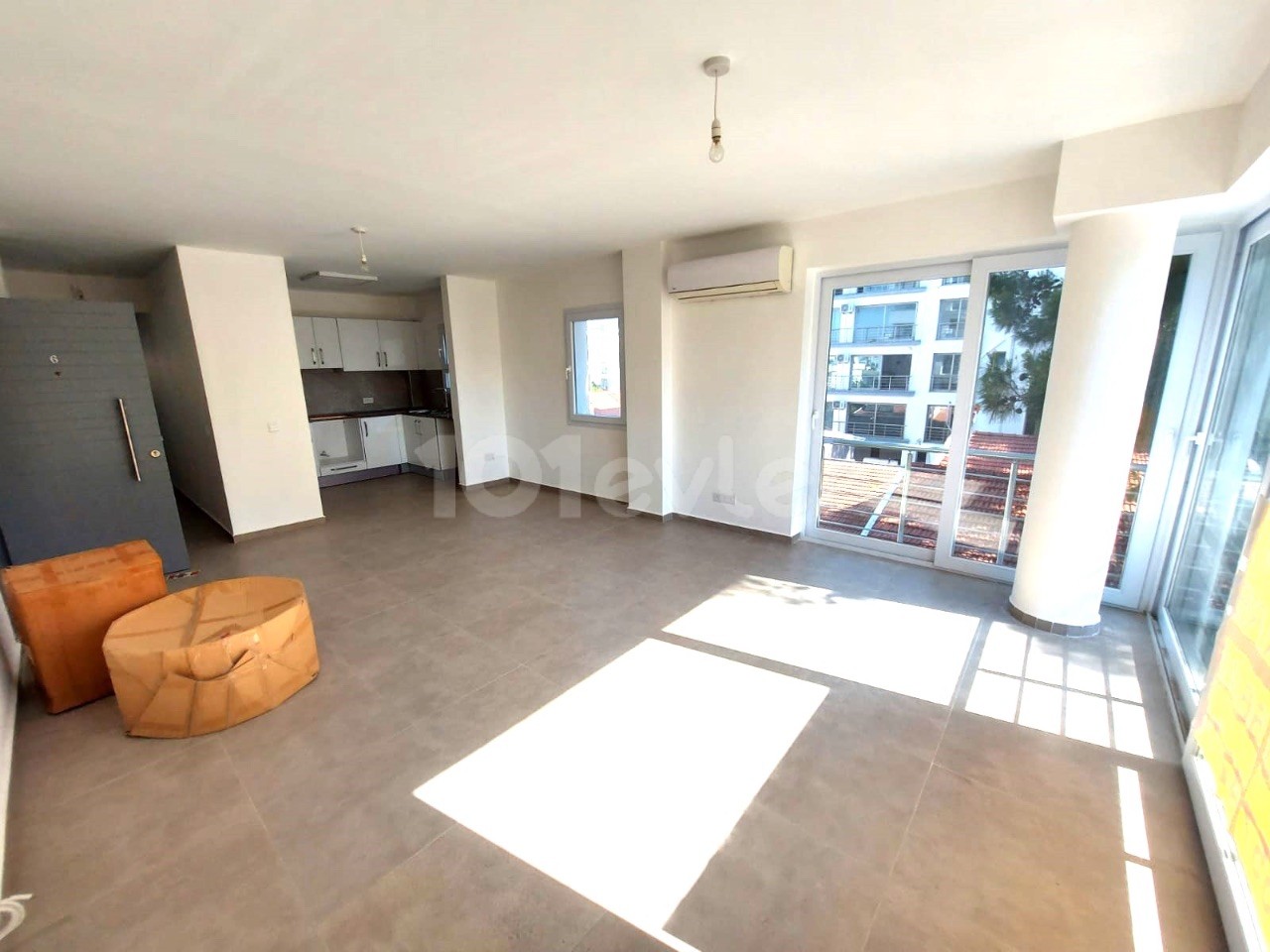 Girne Merkez'de Harika Konumda 2 Banyolu Satılık Lüks 2+1 / 90 m² Daire ..