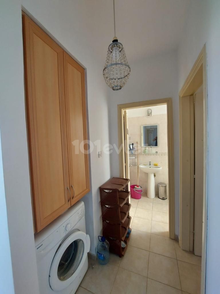 2+1 Penthouse-Wohnung zum Verkauf im Zentrum von Kyrenia (05338419808) Hülya Öncal