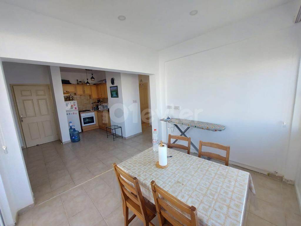 2+1 Penthouse-Wohnung zum Verkauf im Zentrum von Kyrenia (05338419808) Hülya Öncal