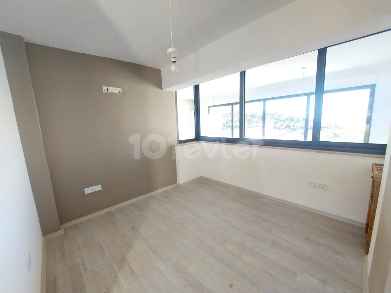 Penthouse zu verkaufen in einem Komplex mit einem Pool von 8 Wohnungen mit einfachen Zugang in Alsancak, 2 Bäder, Mehrwertsteuer bezahlt, Dachterrasse, die zu der Wohnung 2 + 1 Penthouse zu verkaufen  ** 