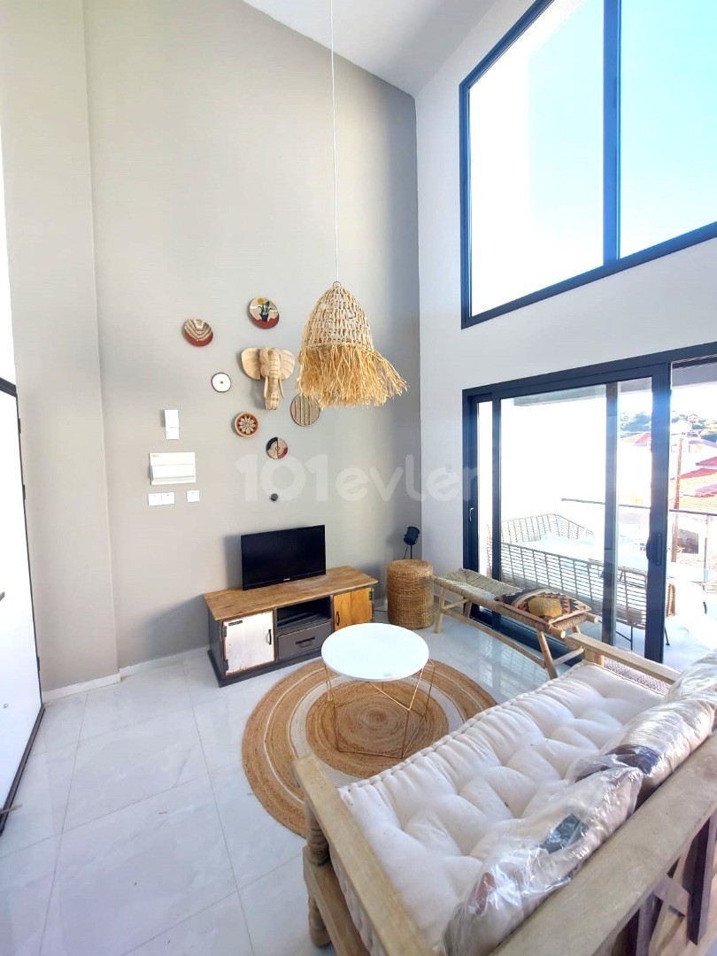 Penthouse zu verkaufen in einem Komplex mit einem Pool von 8 Wohnungen mit einfachen Zugang in Alsancak, 2 Bäder, Mehrwertsteuer bezahlt, Dachterrasse, die zu der Wohnung 2 + 1 Penthouse zu verkaufen  ** 